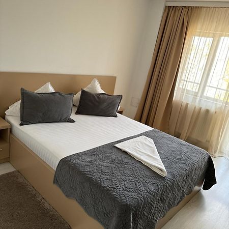 Fast Airport Accomodation Отопень Екстер'єр фото
