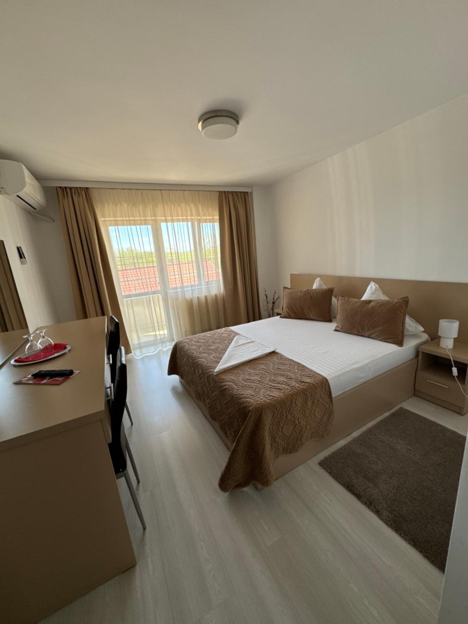 Fast Airport Accomodation Отопень Екстер'єр фото
