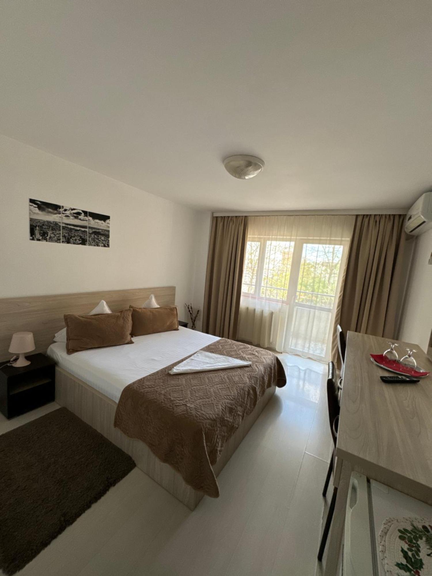 Fast Airport Accomodation Отопень Екстер'єр фото