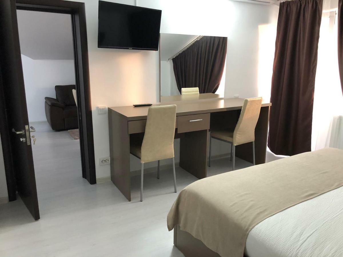 Fast Airport Accomodation Отопень Екстер'єр фото